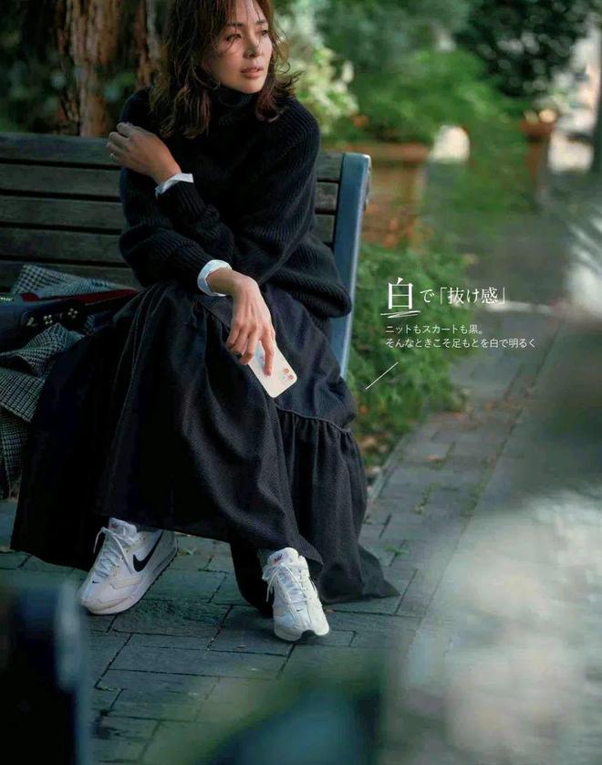 子配这4双鞋子最美！千亿球友会春天穿裙(图4)