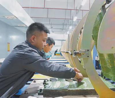 日报整版聚焦福建！千亿球友会首页人民(图2)