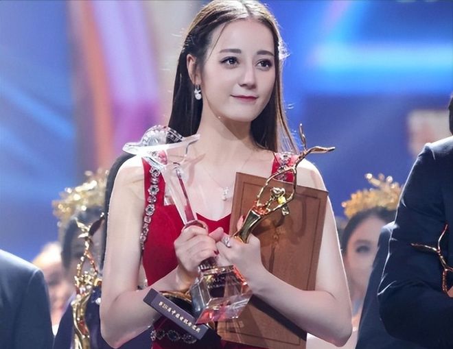 暖” 在唐嫣身上体现的淋漓尽致视后庆功宴娱乐圈的 “人情冷(图6)