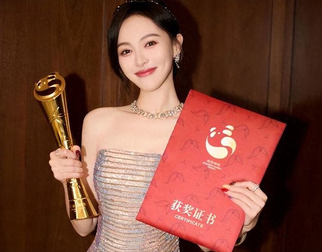 暖” 在唐嫣身上体现的淋漓尽致视后庆功宴娱乐圈的 “人情冷(图11)